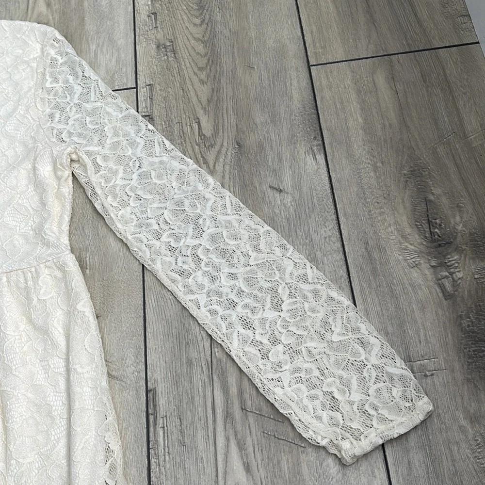 Art Class Girl Cream / Gold Stretch Lace Dress Size XL (14/16)